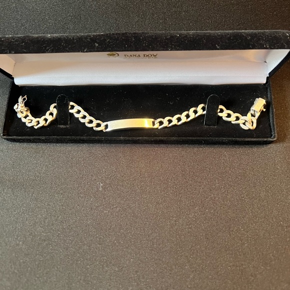 Men’s Engravable Silver Curb Link Bracelet - Picture 2 of 9
